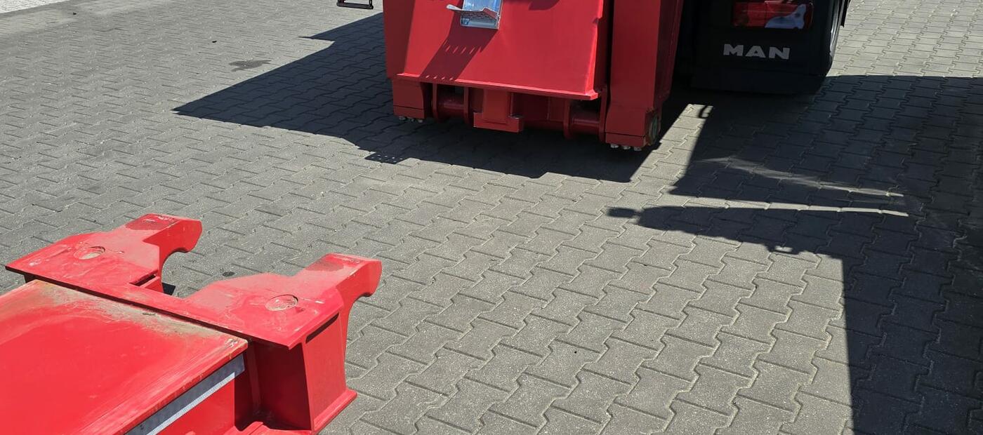 Nízkopodlažní návěs Digicross Tiefbett s výsuvnou čelní nakládací plošinou