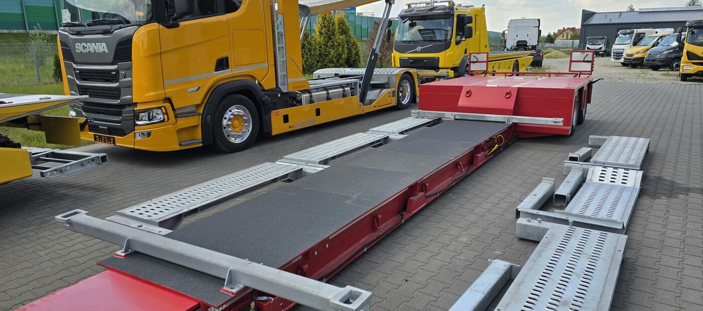Nízkopodlažní návěs Digicross Tiefbett s výsuvnou čelní nakládací plošinou