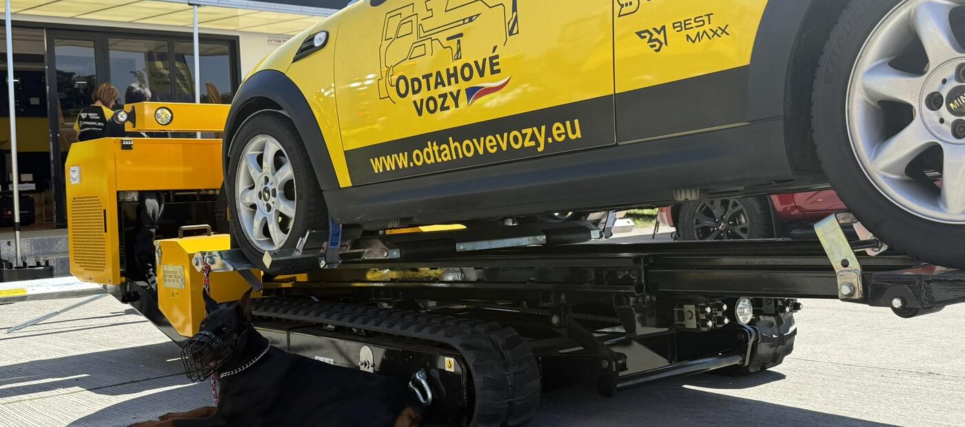 Tow Track  s Benzínovým motorem