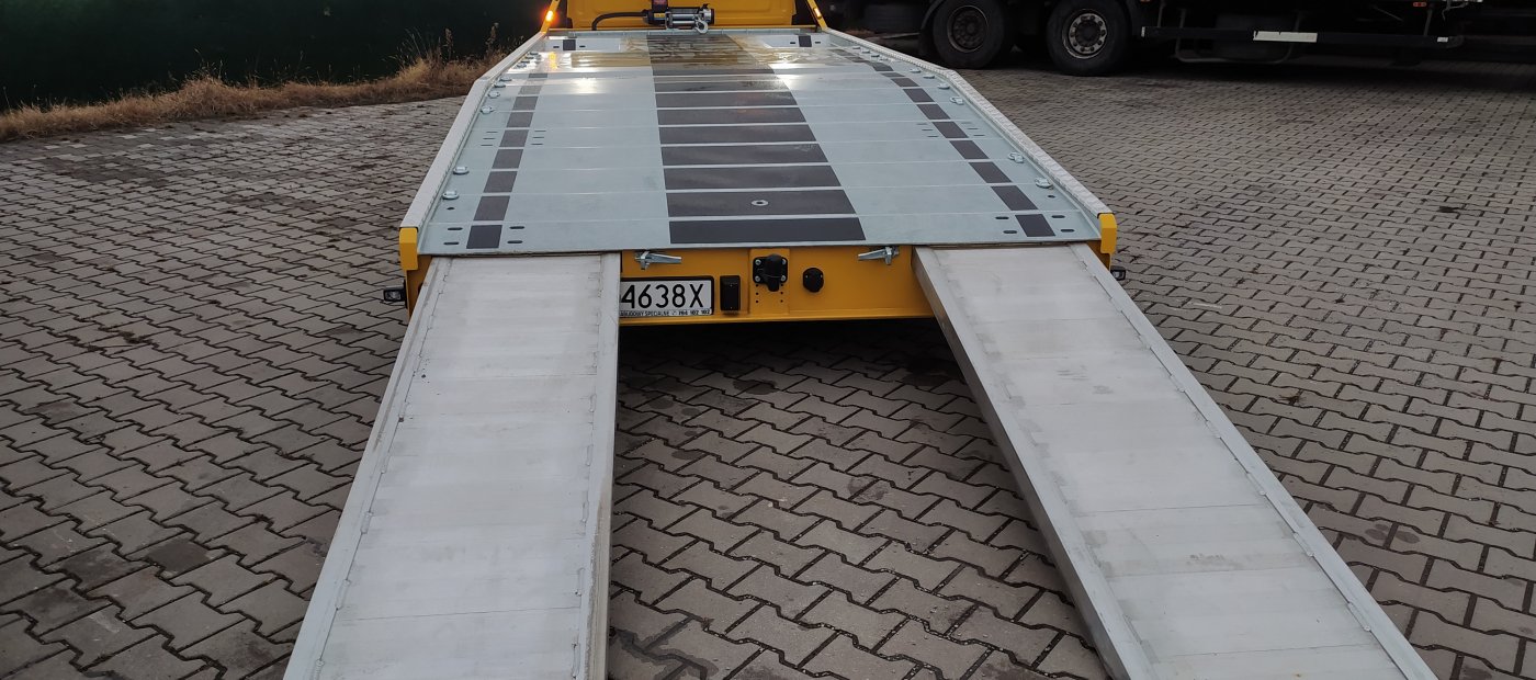 Iveco Daily 72C18 Pevná plošina pro přepravu vysokých vozidel